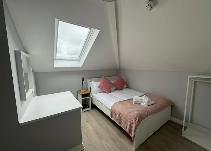 Modern And Spacious Apt5 Sleeps 6 Free Parking شقة غالواي