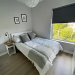 Modern&spacious Apt5 Sleeps 6 Free Parking *