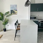 Modern&spacious Apt5 Sleeps 6 Free Parking Galway