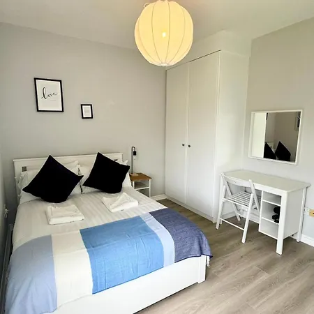 Apartament Modern And Spacious Apt5 Sleeps 6 Free Parking