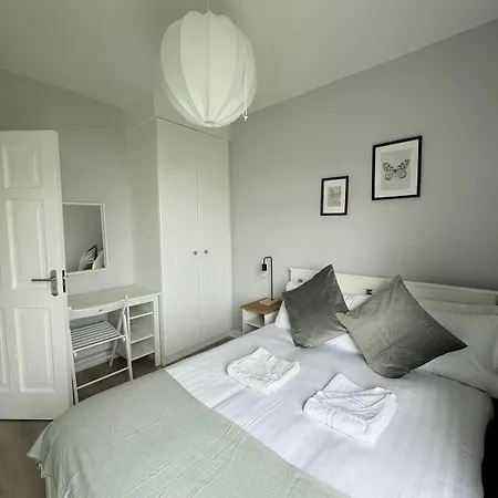Daire Modern And Spacious Apt5 Sleeps 6 Free Parking Galway