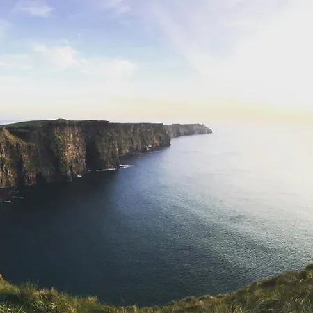 Modern And Spacious Apt5 Sleeps 6 Free Parking Apartment