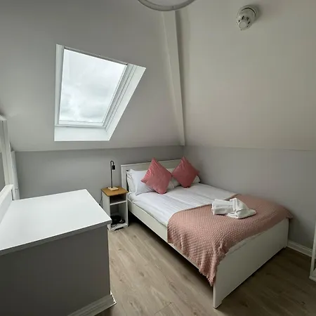 Modern And Spacious Apt5 Sleeps 6 Free Parking Apartament Galway