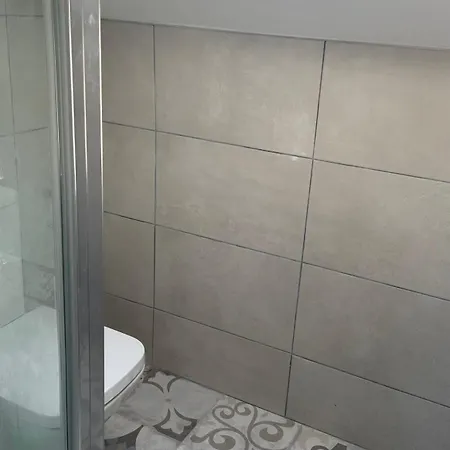 Modern And Spacious Apt5 Sleeps 6 Free Parking Lejlighed *