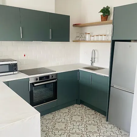 Modern And Spacious Apt5 Sleeps 6 Free Parking *