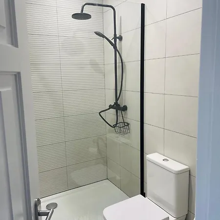 Modern And Spacious Apt5 Sleeps 6 Free Parking Galway