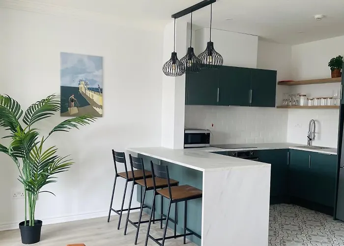Modern And Spacious Apt5 Sleeps 6 Free Parking *