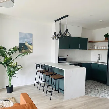 Modern And Spacious Apt5 Sleeps 6 Free Parking *